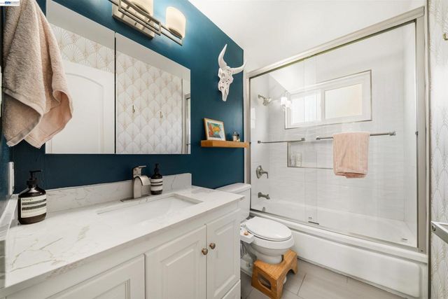 10774 Hellman St, Oakland, CA 94605