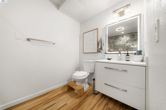 10774 Hellman St, Oakland, CA 94605