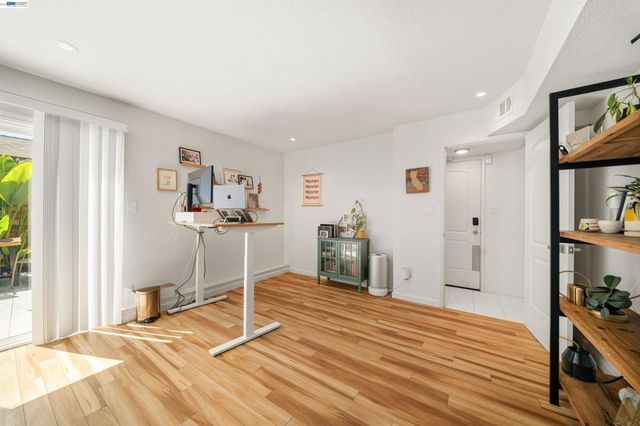 10774 Hellman St, Oakland, CA 94605