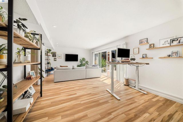 10774 Hellman St, Oakland, CA 94605