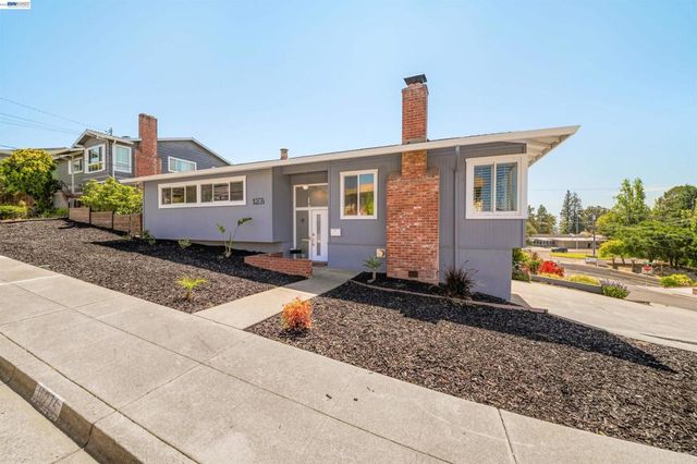 10774 Hellman St, Oakland, CA 94605