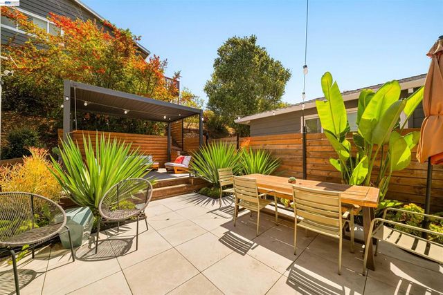 10774 Hellman St, Oakland, CA 94605