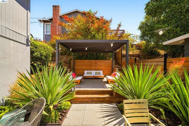 10774 Hellman St, Oakland, CA 94605