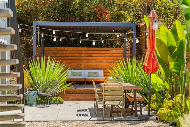 10774 Hellman St, Oakland, CA 94605