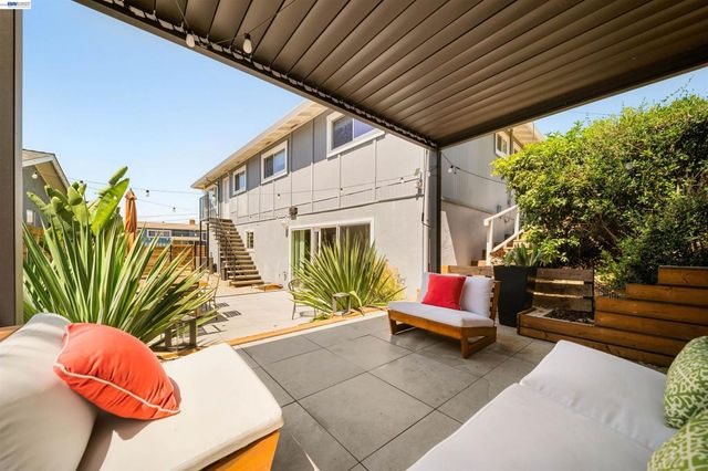10774 Hellman St, Oakland, CA 94605