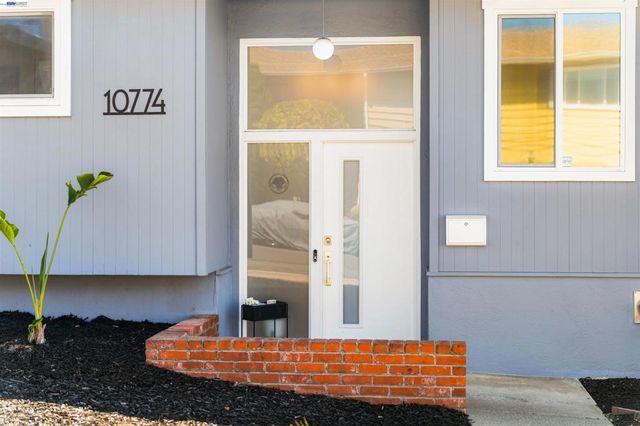 10774 Hellman St, Oakland, CA 94605