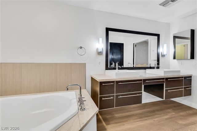 8925 West Flamingo Road 201, Las Vegas, NV 89147