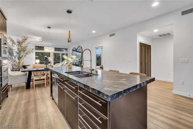 8925 West Flamingo Road 201, Las Vegas, NV 89147
