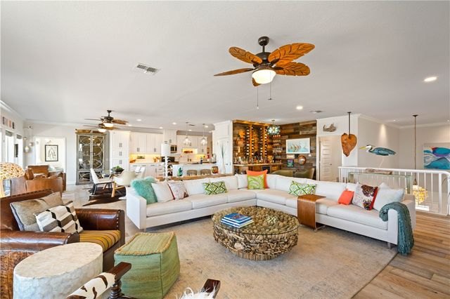 13 Sea Shell Shores Dr, Rockport, TX 78382