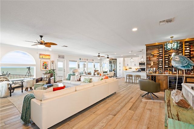 13 Sea Shell Shores Dr, Rockport, TX 78382