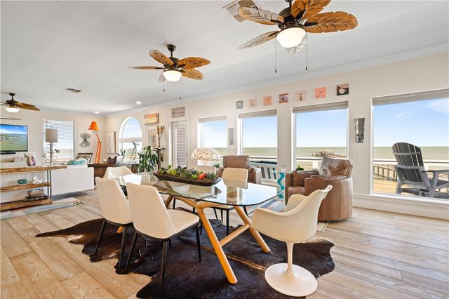 13 Sea Shell Shores Dr, Rockport, TX 78382