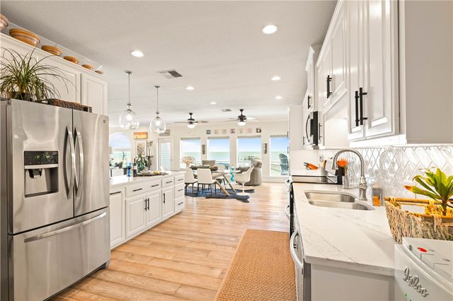 13 Sea Shell Shores Dr, Rockport, TX 78382