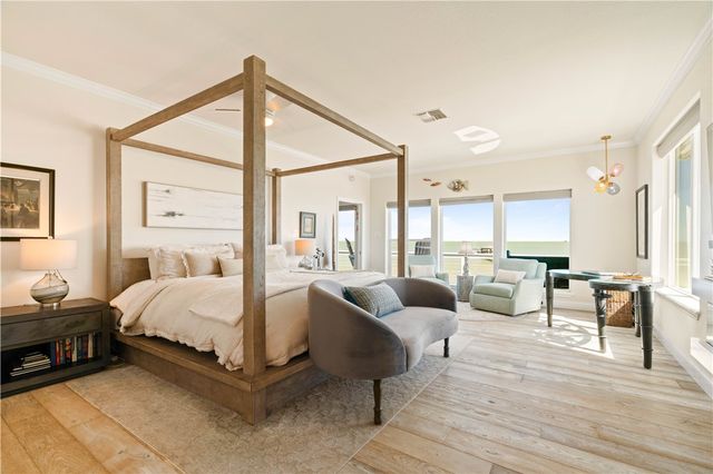 13 Sea Shell Shores Dr, Rockport, TX 78382