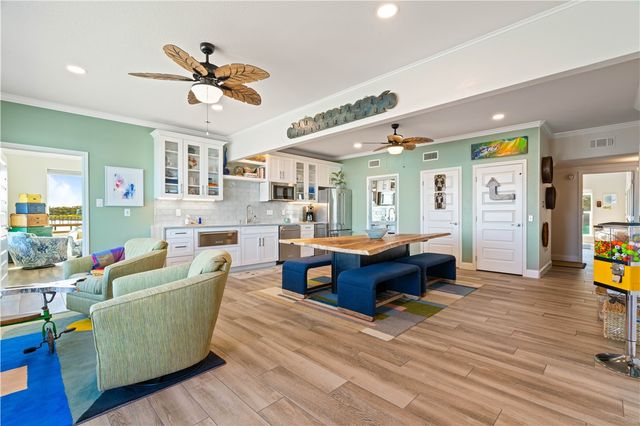 13 Sea Shell Shores Dr, Rockport, TX 78382