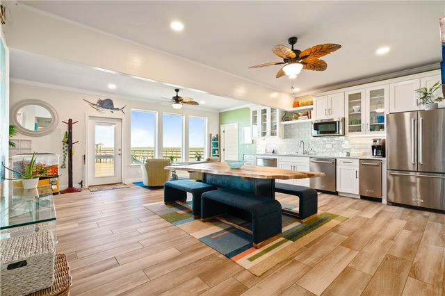 13 Sea Shell Shores Dr, Rockport, TX 78382