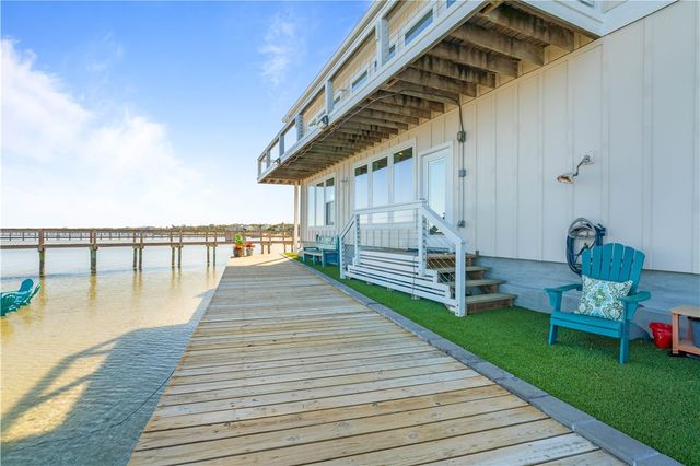 13 Sea Shell Shores Dr, Rockport, TX 78382