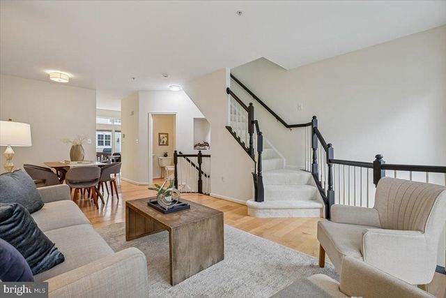 5850 COWLING CT, Alexandria, VA 22304