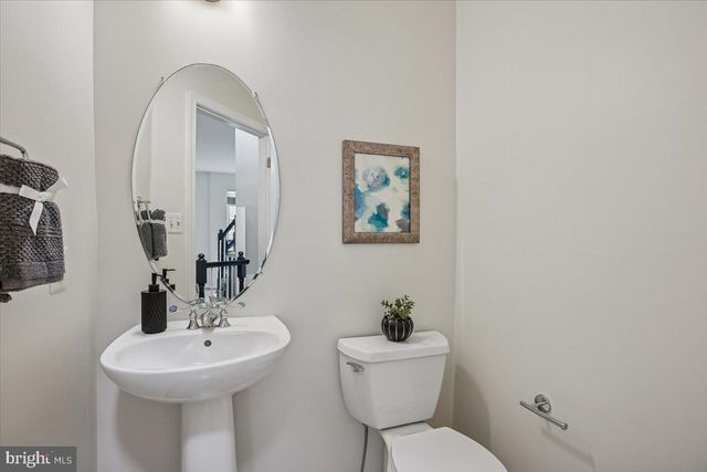 5850 COWLING CT, Alexandria, VA 22304