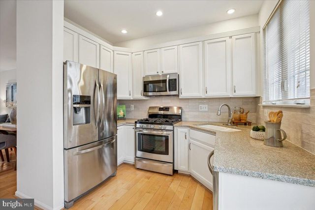 5850 COWLING CT, Alexandria, VA 22304