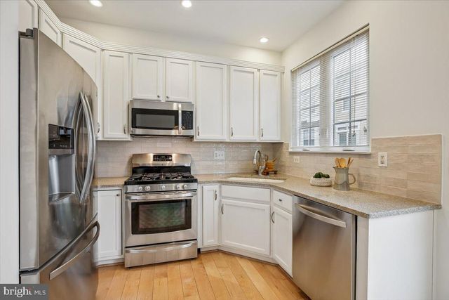 5850 COWLING CT, Alexandria, VA 22304