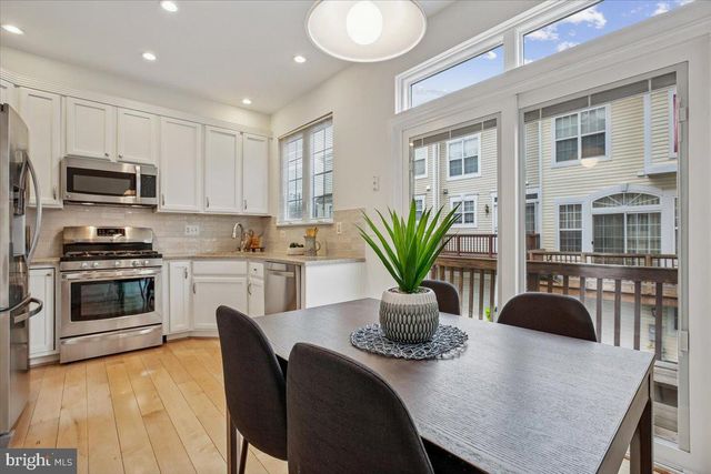 5850 COWLING CT, Alexandria, VA 22304