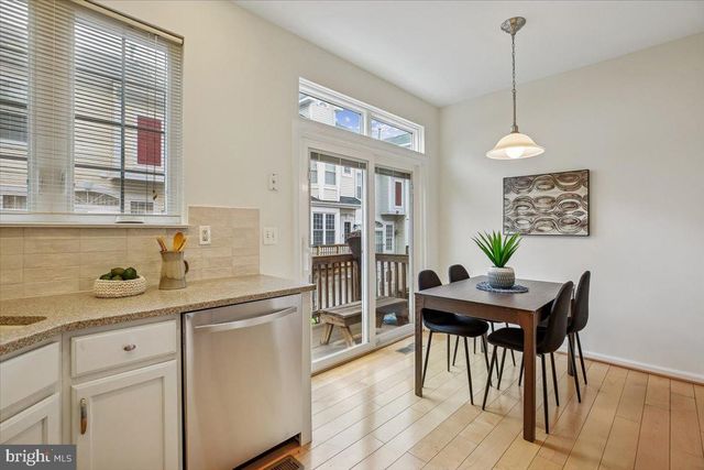 5850 COWLING CT, Alexandria, VA 22304