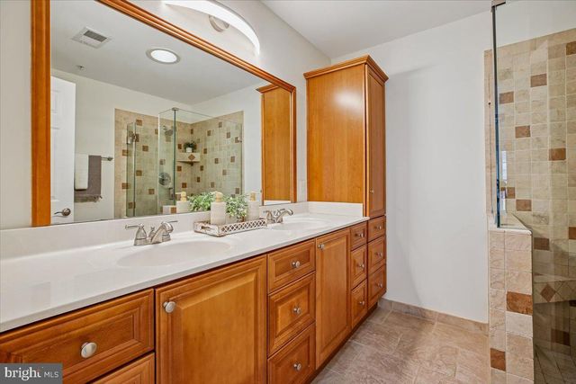 5850 COWLING CT, Alexandria, VA 22304