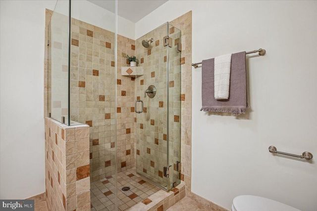 5850 COWLING CT, Alexandria, VA 22304