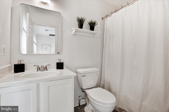 5850 COWLING CT, Alexandria, VA 22304