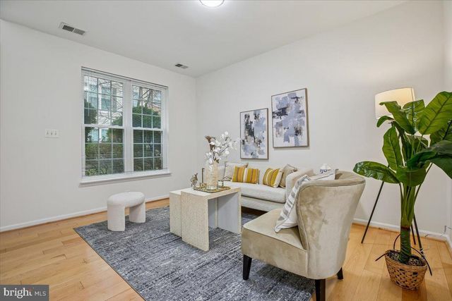 5850 COWLING CT, Alexandria, VA 22304