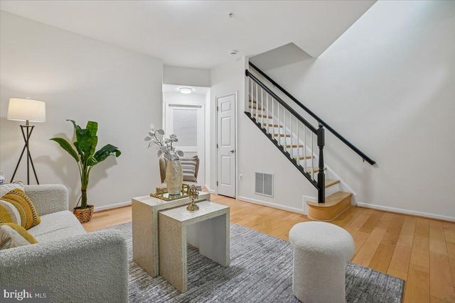 5850 COWLING CT, Alexandria, VA 22304