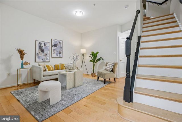 5850 COWLING CT, Alexandria, VA 22304