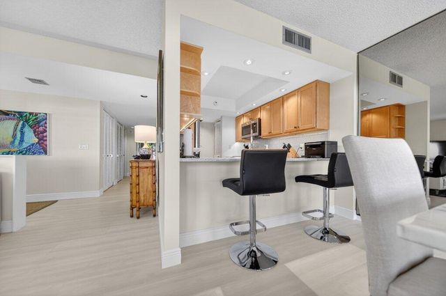 218 NE Edgewater Drive 218, Hutchinson Island, FL 34996