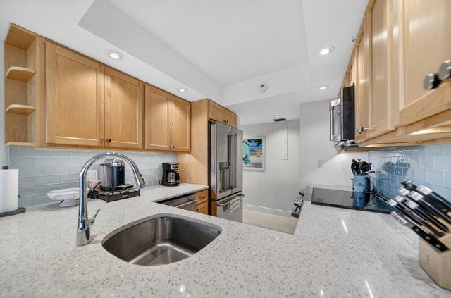 218 NE Edgewater Drive 218, Hutchinson Island, FL 34996