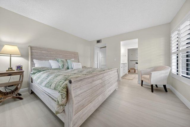 218 NE Edgewater Drive 218, Hutchinson Island, FL 34996
