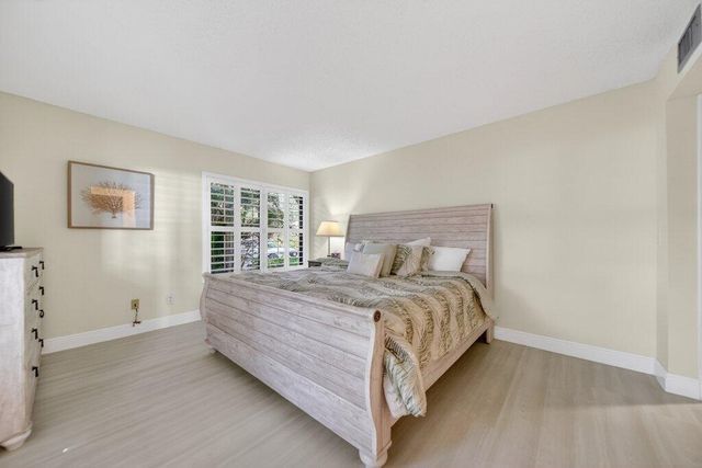 218 NE Edgewater Drive 218, Hutchinson Island, FL 34996