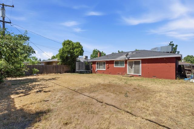 3504 N Wolters Avenue, Fresno, CA 93726