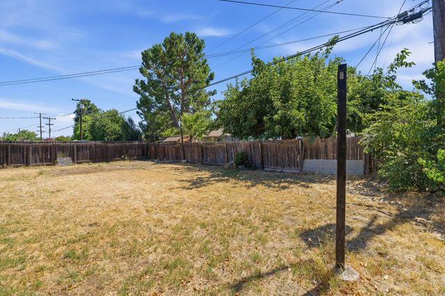 3504 N Wolters Avenue, Fresno, CA 93726