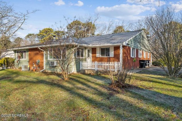 5 Blue Jay Street A, Manchester, NJ 08759