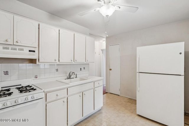 5 Blue Jay Street A, Manchester, NJ 08759