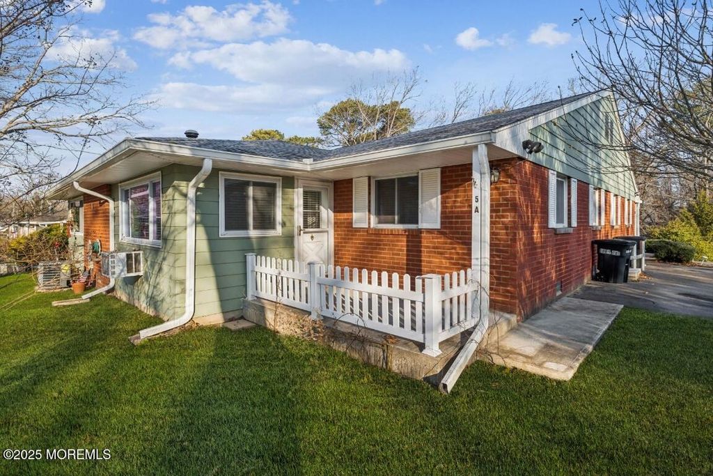 5 Blue Jay Street A, Manchester, NJ 08759
