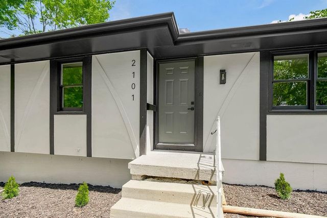 2101 SE Harding Street, Oak Grove, MO 64075