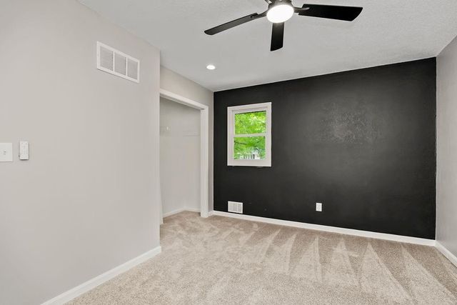 2101 SE Harding Street, Oak Grove, MO 64075