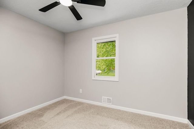 2101 SE Harding Street, Oak Grove, MO 64075