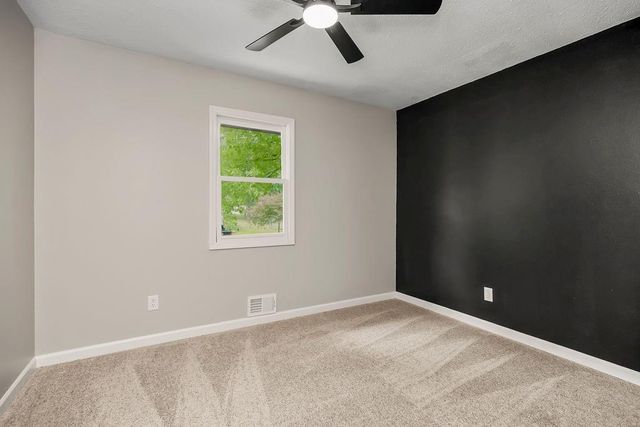 2101 SE Harding Street, Oak Grove, MO 64075