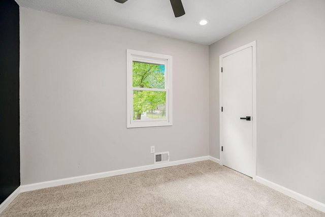 2101 SE Harding Street, Oak Grove, MO 64075