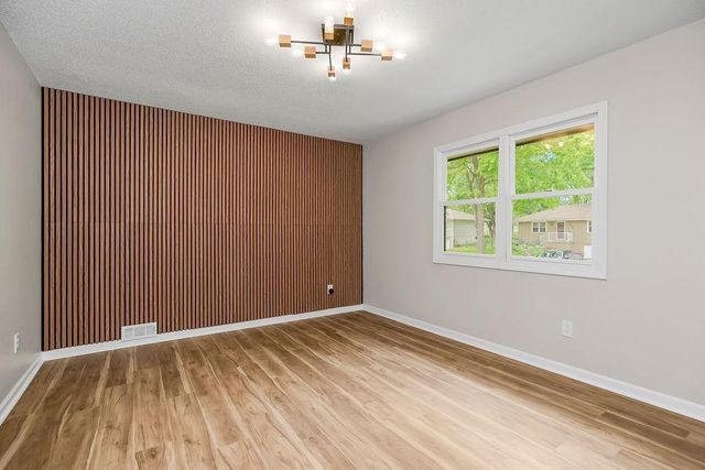 2101 SE Harding Street, Oak Grove, MO 64075