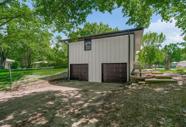 2101 SE Harding Street, Oak Grove, MO 64075