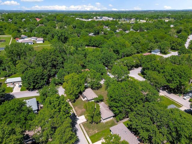 2101 SE Harding Street, Oak Grove, MO 64075