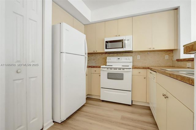 11050 SW 196th St 411, Cutler Bay, FL 33157